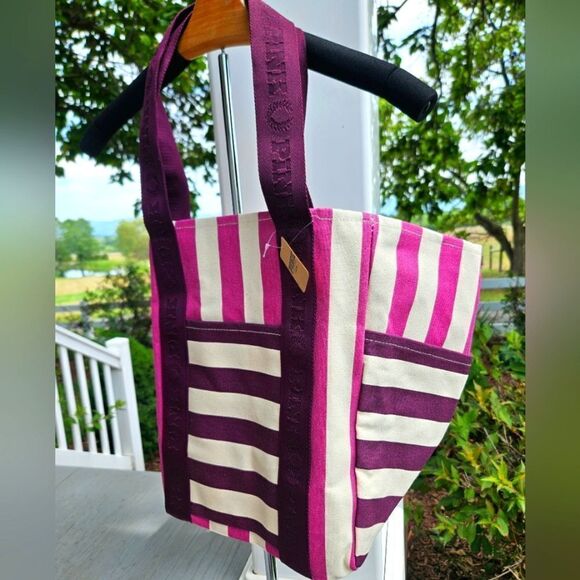 Victoria's Secret Striped Carry On Large Canvas Zipper Beach Tote NEW MSRP $49 - Picture 1 of 14
